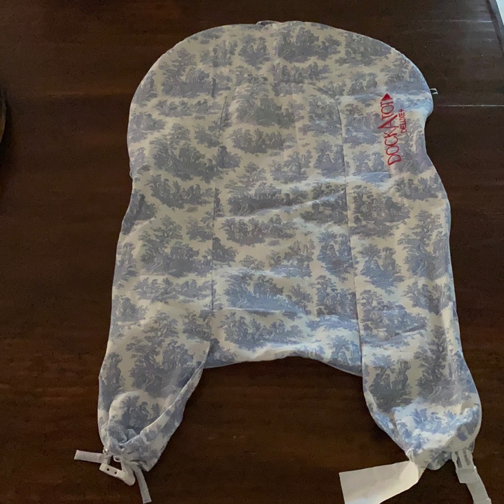 Dockatot Deluxe+ Toile De Jouy Dusty Blue Cover